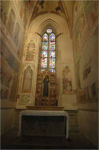 Vista da Capela Bardi, na Basilica di Santa Croce em Florença, onde se situa o segundo ciclo de afrescos de Giotto dedicados a São Francisco. 